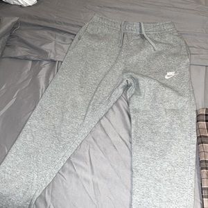 Nike jogger Grey tapered leg
